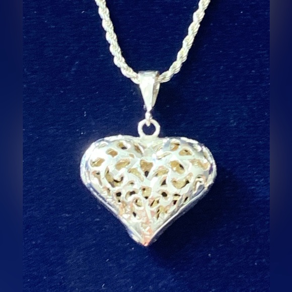 Sterling Heart Pendant Filigree Cut Out Puffy Scrolling Signed SU 925 Vintage - Picture 2 of 10